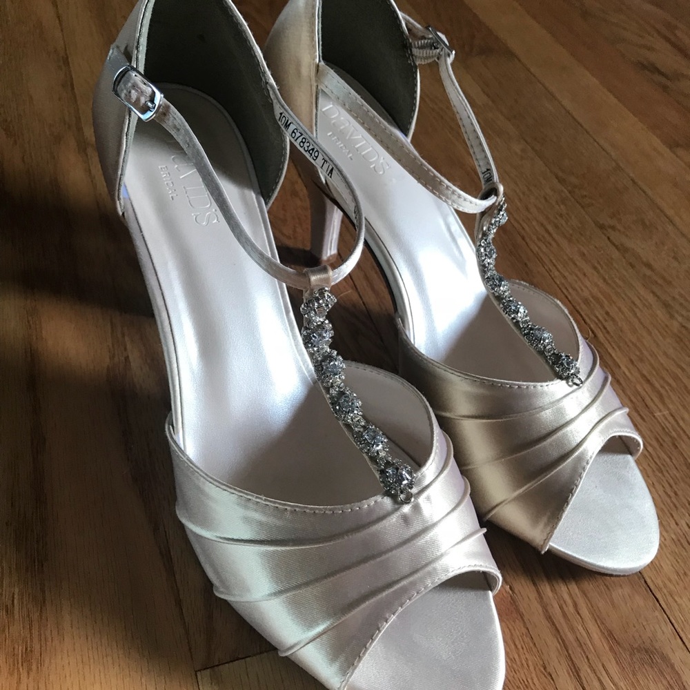 David’s Bridal Ivory rhinestone T-straps
